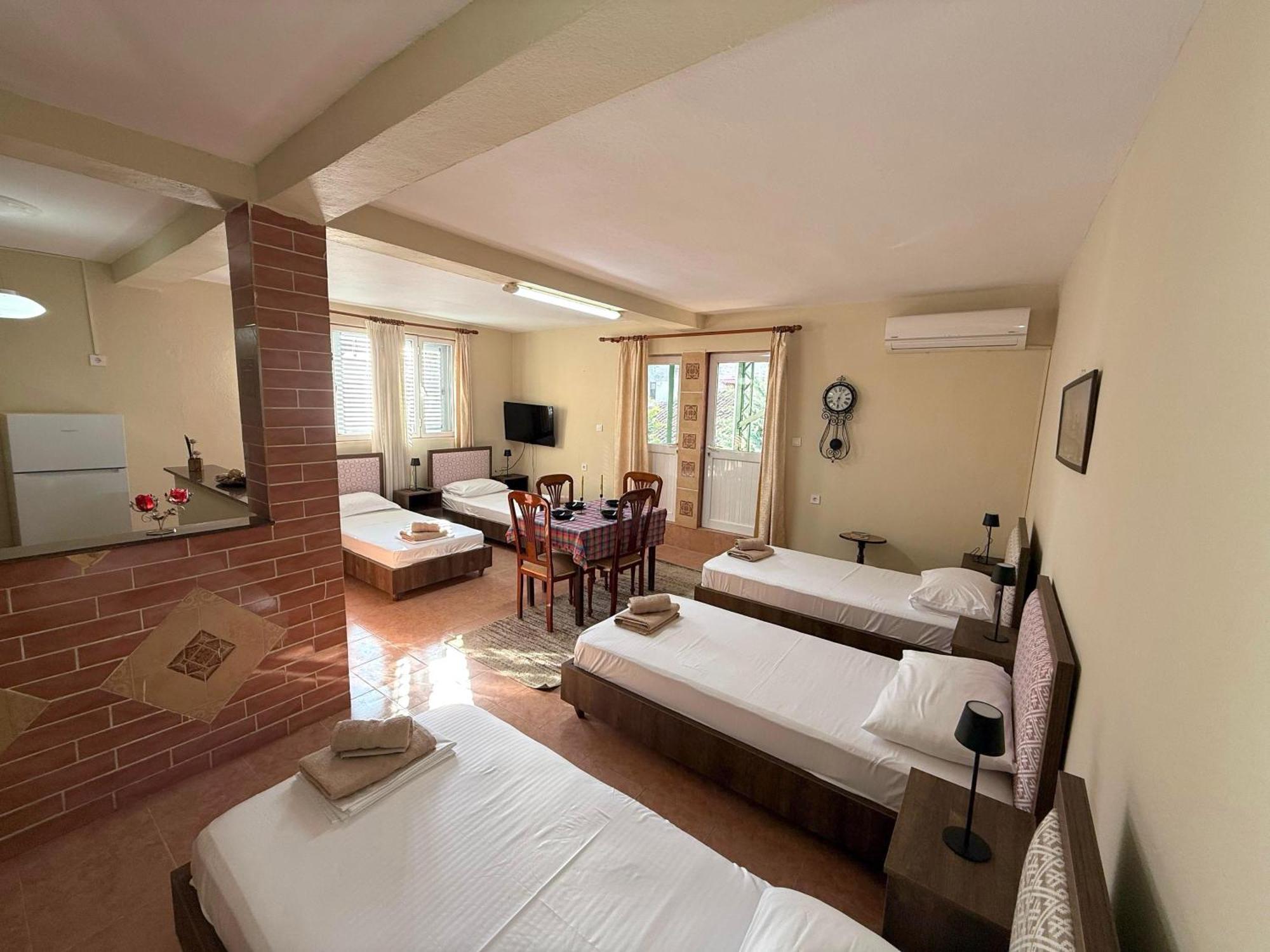 Shkodra Guest House & Trips Экстерьер фото