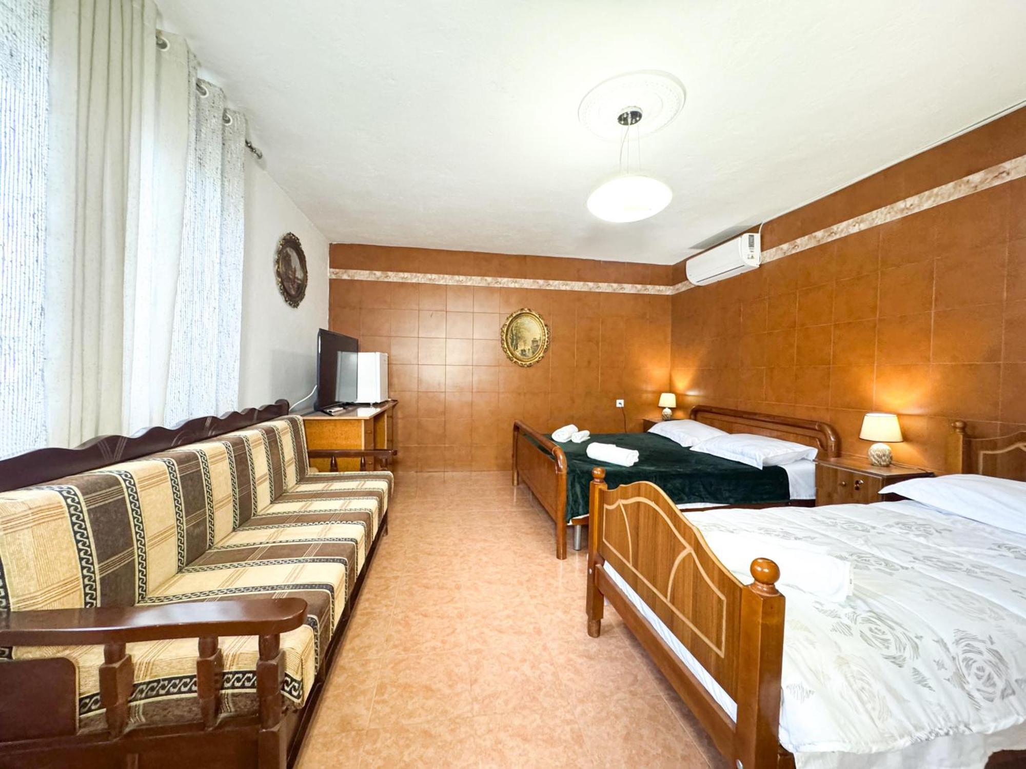 Shkodra Guest House & Trips Экстерьер фото